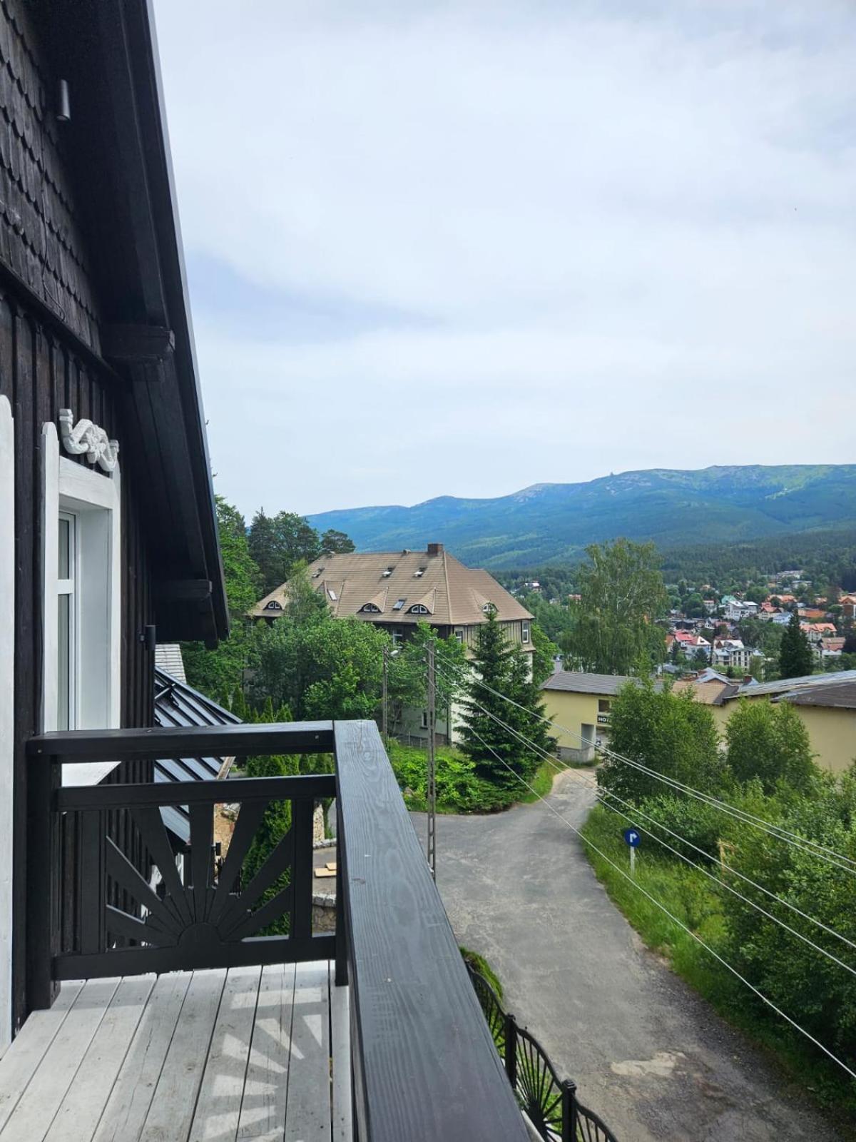 Residence Zielono Mi シクラルスカ・ポレンバ エクステリア 写真