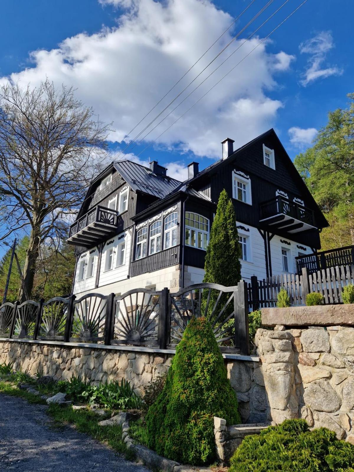 Residence Zielono Mi シクラルスカ・ポレンバ エクステリア 写真