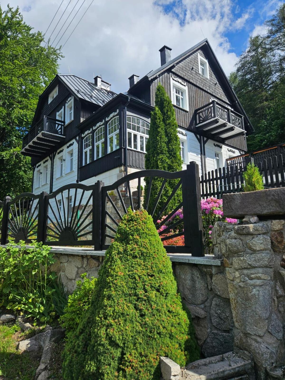 Residence Zielono Mi シクラルスカ・ポレンバ エクステリア 写真